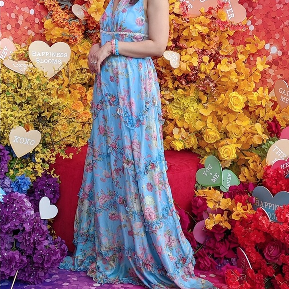 Fabric Type: 97% Polyester
Closure Type:Drawstring
Neck Style:V-Neck
Sleeveless - Picture 3 of 3